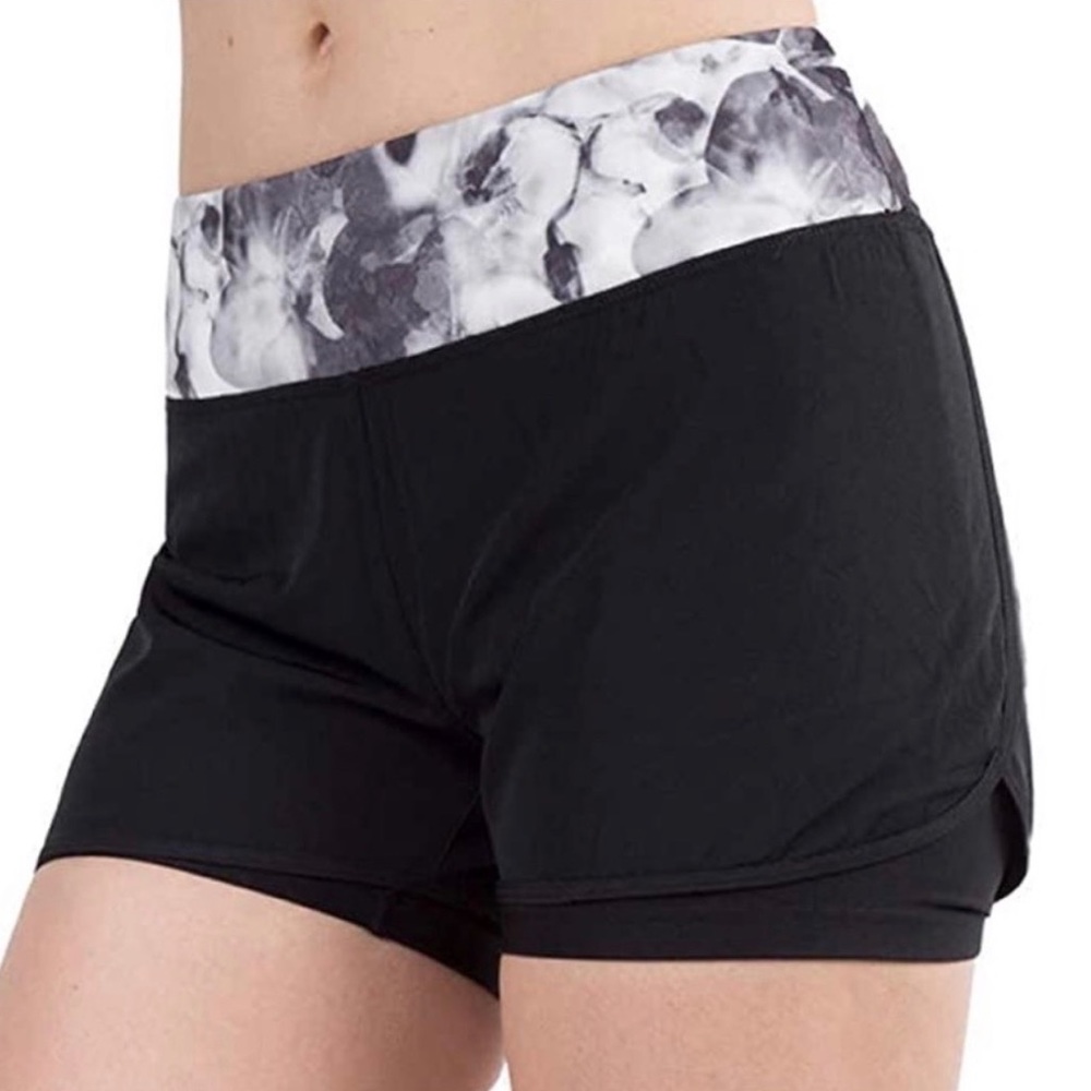 Mondetta active short with liner size large